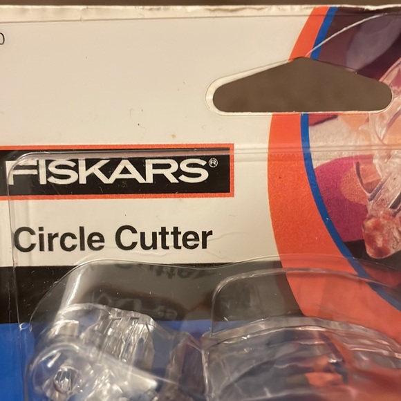 Fiskars Circle Cutter 2 Blades Included - Picture 7 of 9